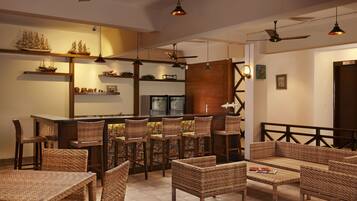 บริการอาหารเช้า อาหารกลางวัน และอาหารเย็น