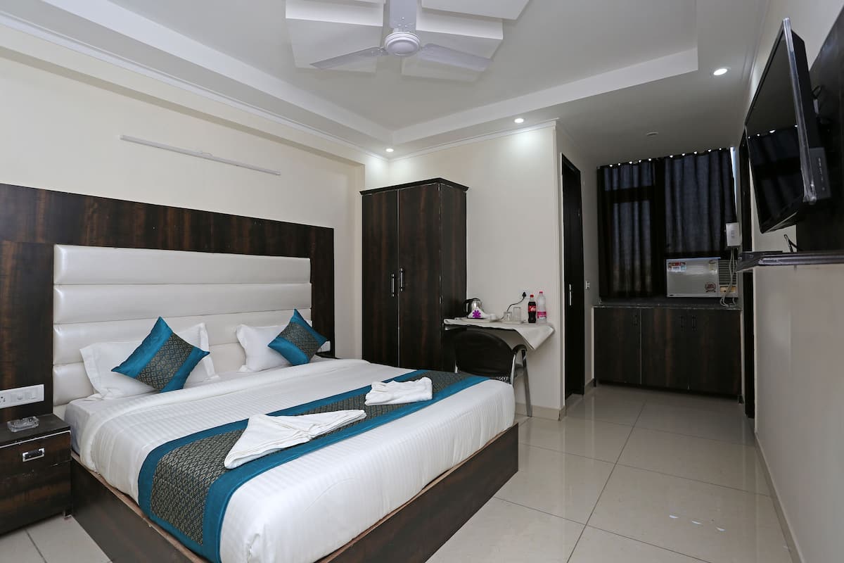 Deluxe Room | In-room safe, soundproofing, iron/ironing board, free WiFi
