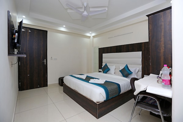 Deluxe Room | In-room safe, soundproofing, iron/ironing board, free WiFi - Hotel Capital Mount (New Delhi)