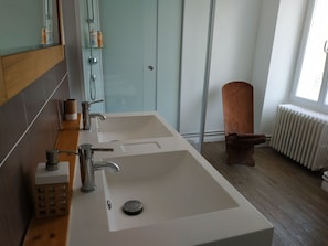 Chambre Triple Classique | Salle de bain