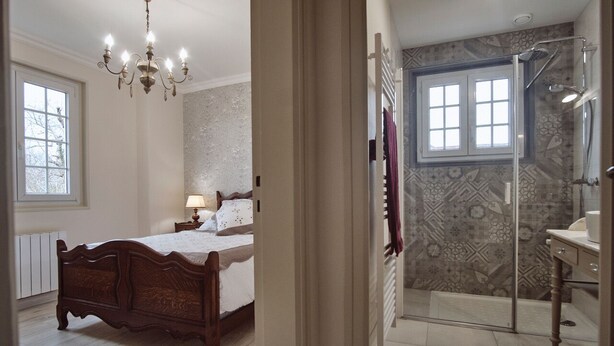 Comfort Double Room, Courtyard View (Coté Nature) | Bathroom - A L'ombre des Pommiers (Ergue-Gaberic)