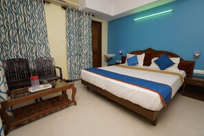 Deluxe Room, Sea View | Hypo-allergenic bedding, in-room safe, blackout curtains, soundproofing