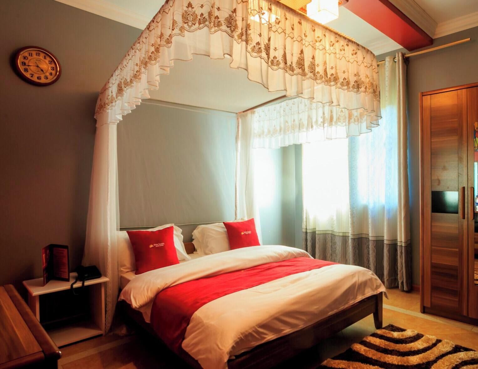 Desk, free WiFi, bed sheets