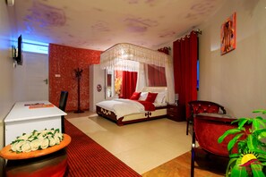Desk, free WiFi, bed sheets - Shine Resort Hotel (Kampala)