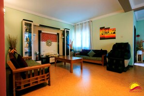 家庭客房 | 書桌、免費 Wi-Fi、床單