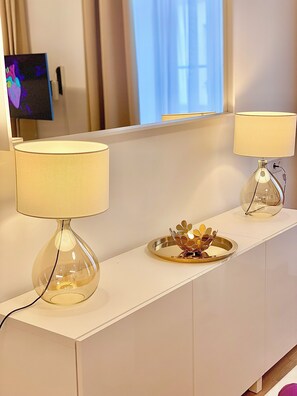 Family Apartment, 2 Bedrooms, Non Smoking, Kitchen | Living area | 42-inch flat-screen TV with cable channels, Smart TV, Netflix
