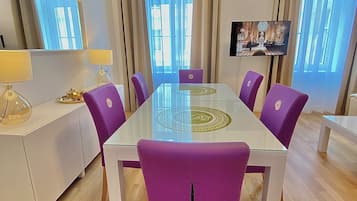 Family Apartment, 2 Bedrooms, Non Smoking, Kitchen | Dining room
