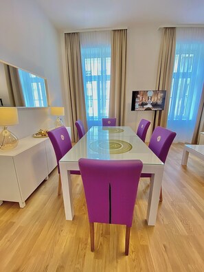 Apartamento familiar, 2 habitaciones, no fumadores, cocina | Comedor