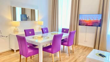 Family Apartment, 2 Bedrooms, Non Smoking, Kitchen | Dining room