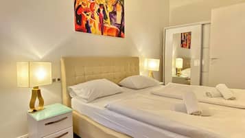 City Apartment, 1 Queen Bed with Sofa bed, Non Smoking, Kitchen | Hypo-allergenic bedding, in-room safe, laptop workspace, blackout drapes