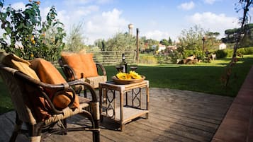 Frühstück, Mittagessen, italienische Küche, Blick auf den Garten