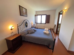 Comfort Double Room | Desk, rollaway beds, free WiFi, bed sheets