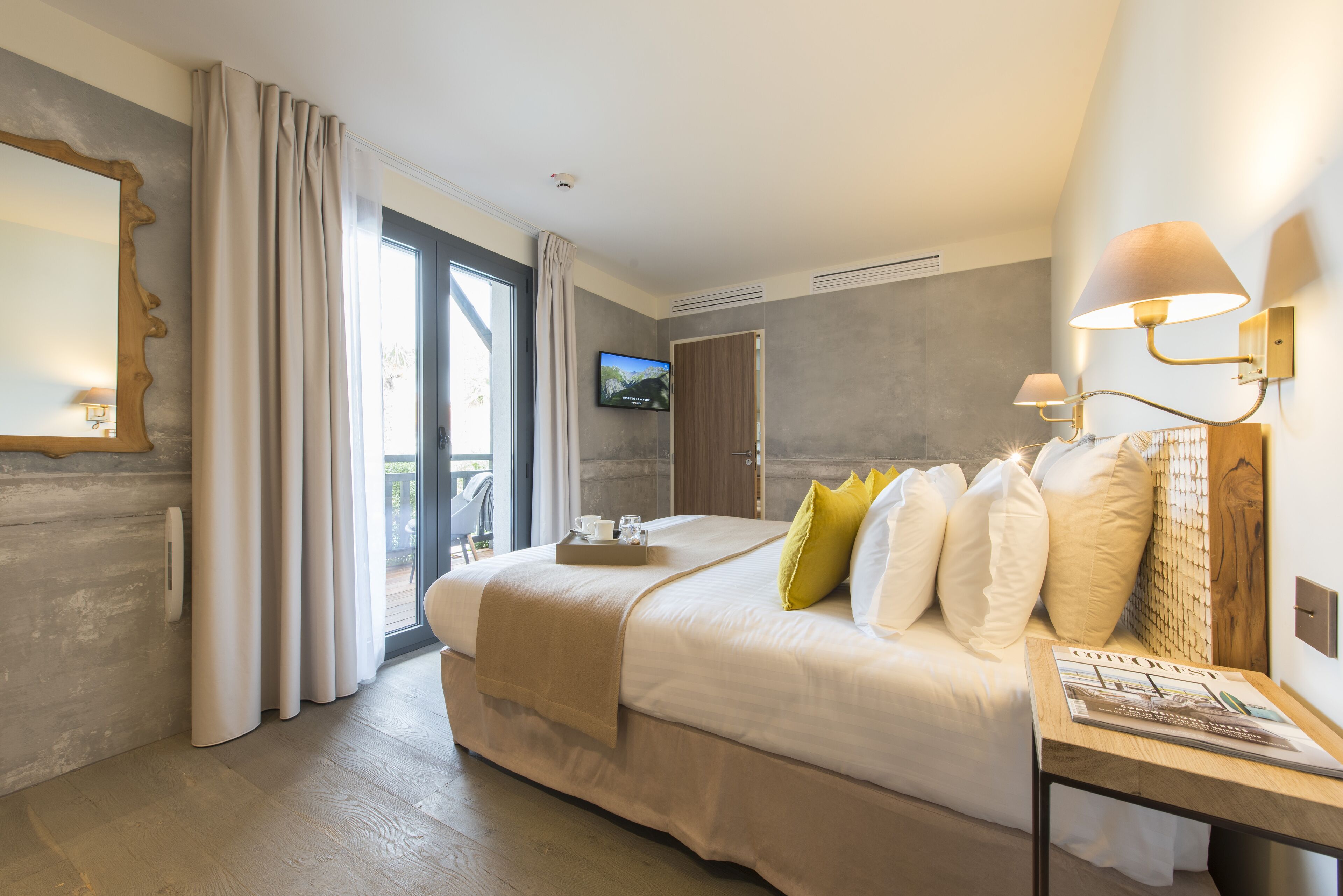 double room (miel) | 1 bedroom, premium bedding, minibar, in-room safe