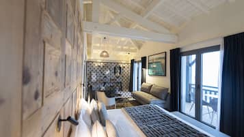 Luxury Quadruple Room (Premiere Ligne) | Premium bedding, minibar, in-room safe, individually decorated