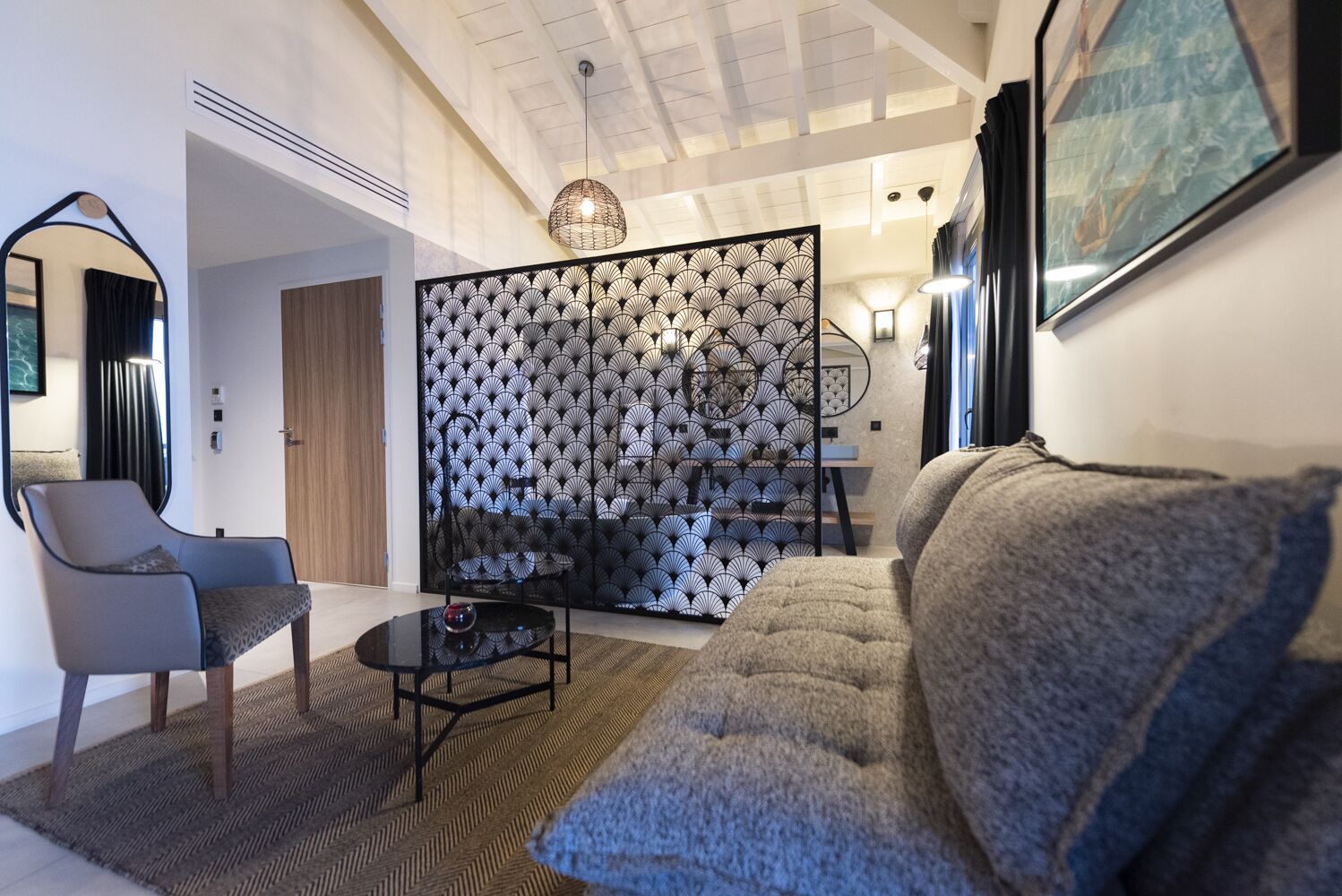 luxury quadruple room (premiere ligne) | living area | flat-screen tv