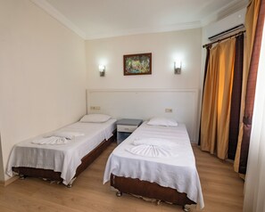 Standard Double or Twin Room | Minibar, desk, free cribs/infant beds, rollaway beds - Seymen Hotel (Erdemli)