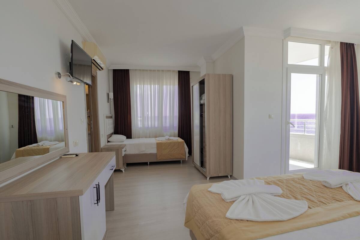 Junior Quadruple Room, Sea View