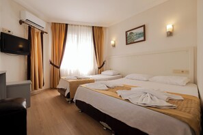 Standard Triple Room | Minibar, desk, free cribs/infant beds, rollaway beds - Seymen Hotel (Erdemli)