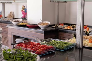 Buffet déjeuner gratuit tous les jours