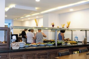 Breakfast and dinner served - Seymen Hotel (Erdemli)