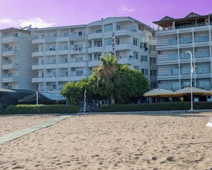 On the beach - Seymen Hotel (Erdemli)