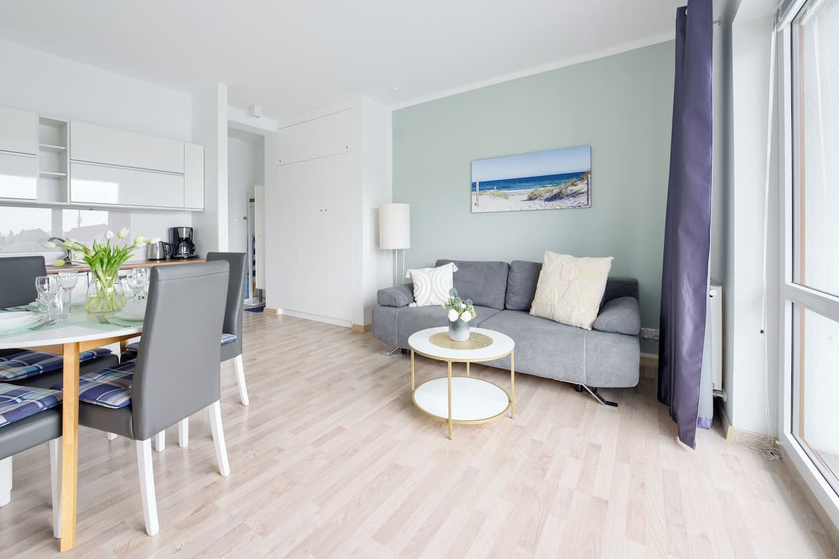 Apartment (18) | Living area | Flat-screen TV