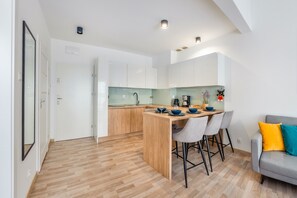 Apartment (29) | Private kitchenette | Fridge, stovetop, electric kettle, cookware/dishes/utensils
