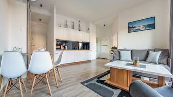Apartment (9 LUX) | Eigene Kochnische | Kühlschrank, Herdplatte, Wasserkocher, Kochgeschirr/Geschirr/Besteck