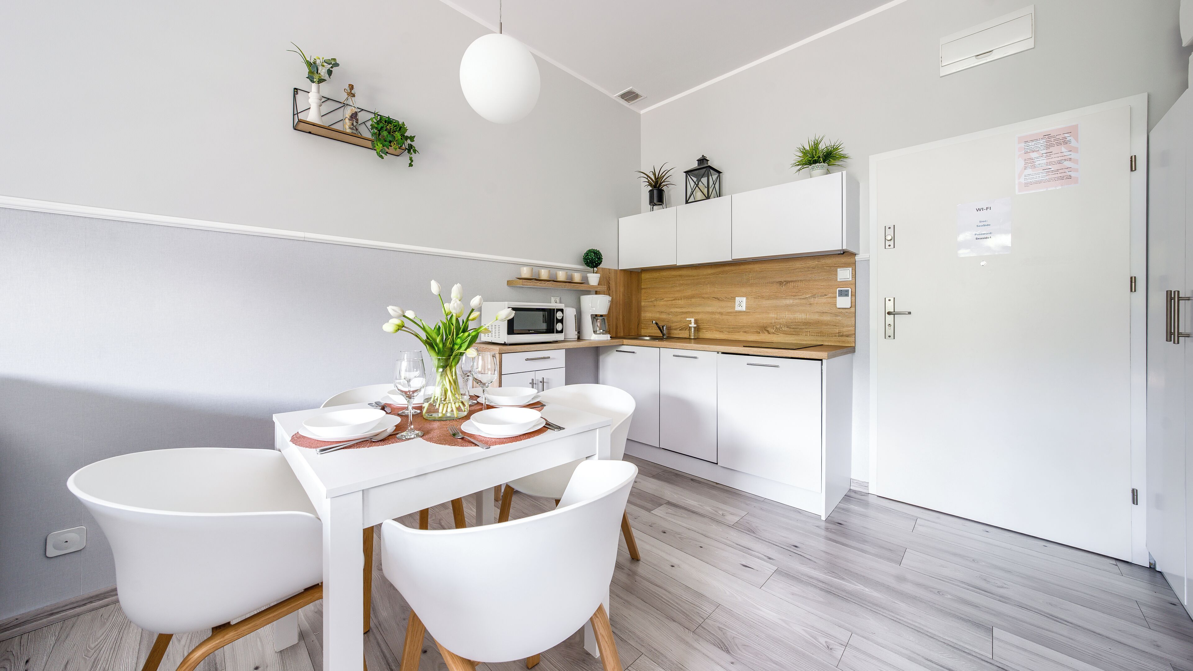 Apartament (8) | Eigene Küche | Kühlschrank, Herdplatte, Wasserkocher, Kochgeschirr/Geschirr/Besteck