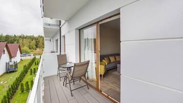 Apartment (14) | Individually decorated, individually furnished, laptop workspace