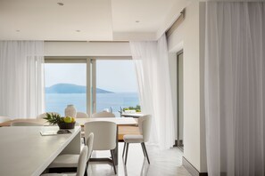 49-inch LCD TV with digital channels, TV - METT Hotel & Beach Resort Bodrum (Bodrum)