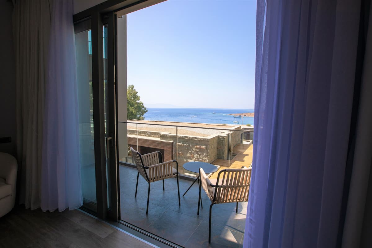 Habitación Deluxe, varias camas, vista al mar | Vista a la playa o el mar
