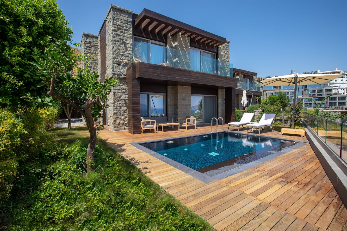 Suite, letti multipli, vista mare | Minibar, una cassaforte in camera, con stile personalizzato