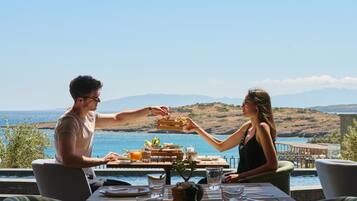 Desayuno a la carta todos los días (con cargo)