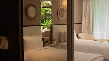 Deluxe Room, 2 Twin Beds, Park View | Minibar, in-room safe, individually decorated, desk