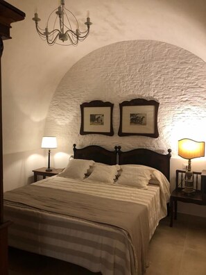 Comfort Room (Bianca) - Le Stanze del Borgo (Nettuno)