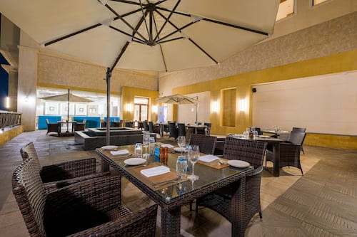 3 Restaurants; Mittagessen, Abendessen und Brunch werden serviert