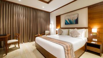 Winter Green Room with Balcony and City View | In-room safe, desk, iron/ironing board, free WiFi