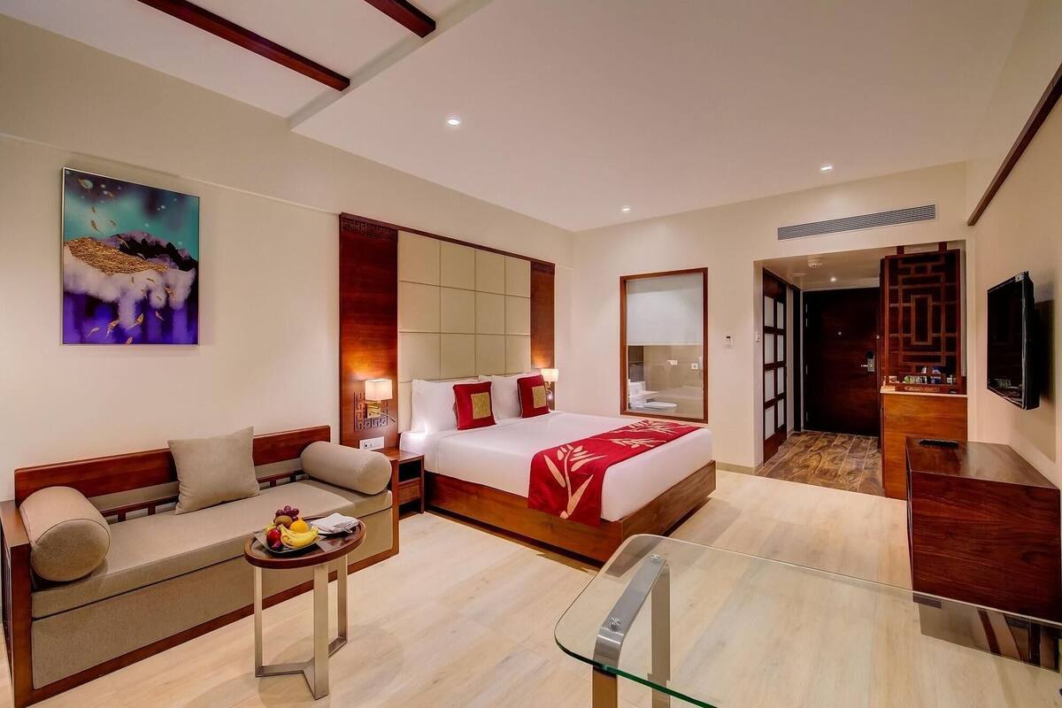 In-room safe, desk, iron/ironing board (on request), WiFi (free)