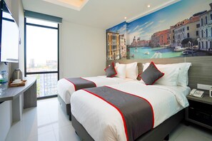 Desk, free WiFi, bed sheets - Life Style Surabaya (Surabaya)