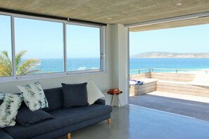 Design House, 3 Bedrooms, Non Smoking, Ocean View | Living area