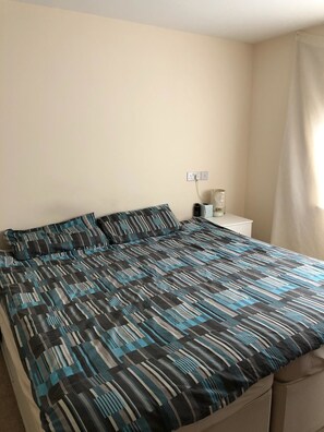 4 habitaciones, cortinas blackout y tabla de planchar con plancha 