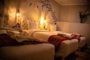 Kamar Triple Klasik, 3 Tempat Tidur Twin, area halaman | Seprai katun Mesir, seprai premium, dan selimut bulu angsa