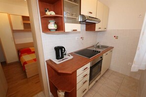 Fridge, coffee/tea maker, cookware/dishes/utensils, dining tables