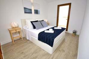 3 slaapkamers, een strijkplank/strijkijzer, wifi, beddengoed