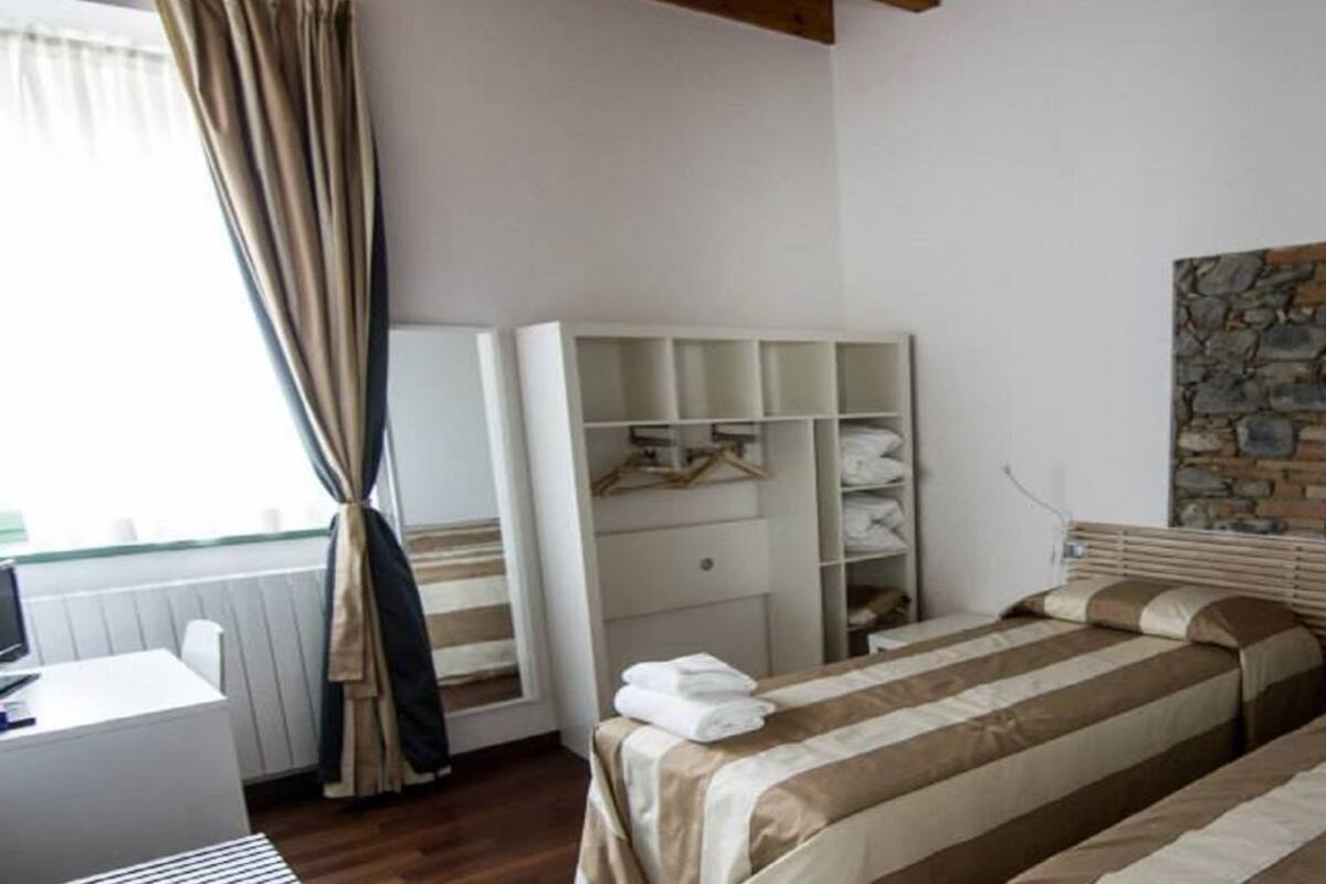 Free cots/infant beds, bed sheets