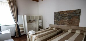 Free cots/infant beds, bed sheets - Golf Valcurone (Momperone)