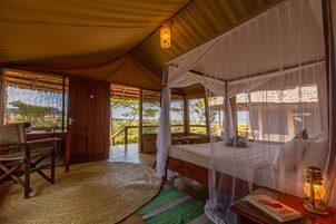 Roupas de cama premium, escrivaninha, roupa de cama