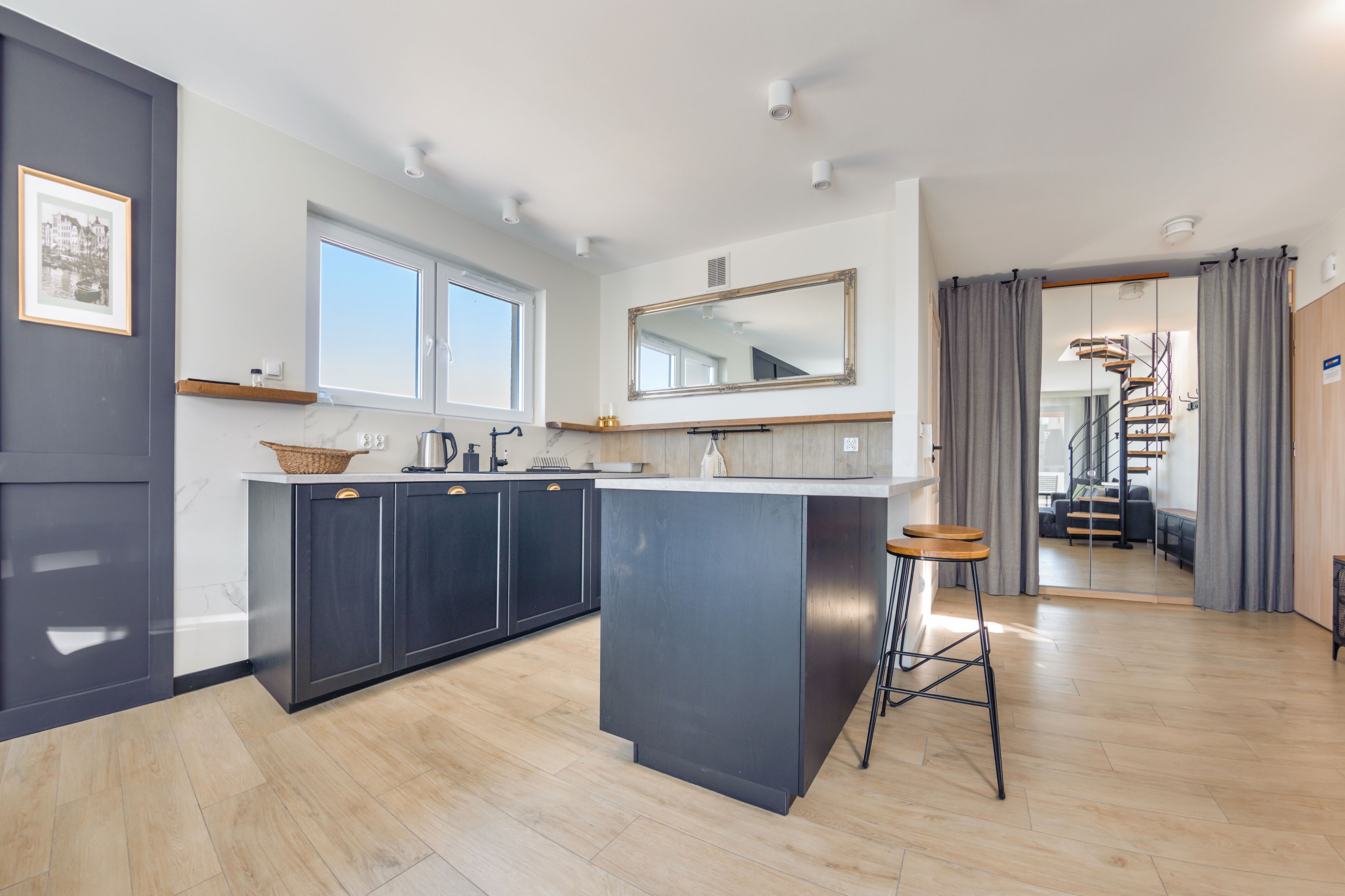 Apartment (91B/3B) | Private kitchenette | Fridge, stovetop, electric kettle, cookware/dishes/utensils