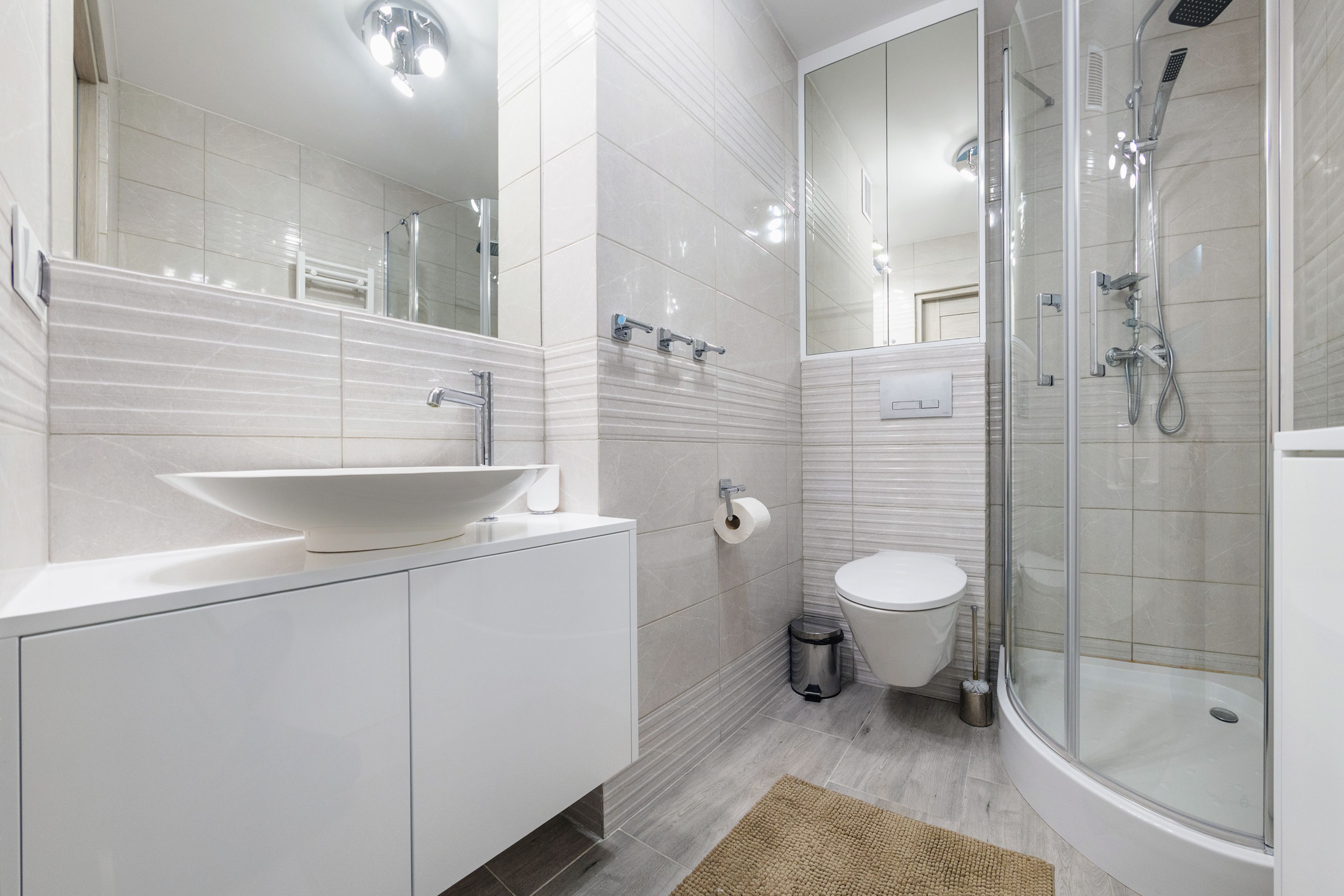 Apartment (9C/3C) | Bathroom | Shower, hair dryer, towels